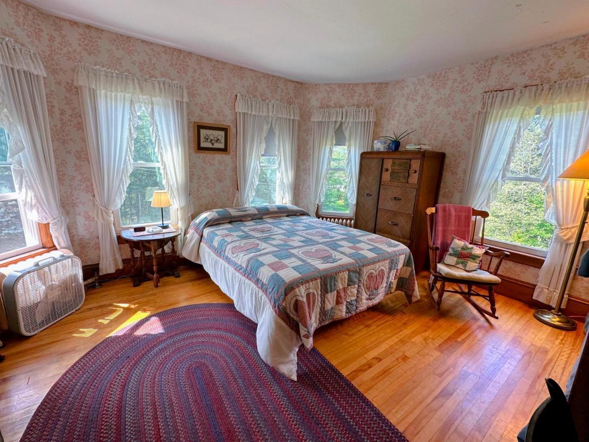 Private 2 Bedrooms And 1 Bathroom In Grand Victorian Home In The Heart Of The Whiite Mountains! Great Host Whitefield Exteriör bild